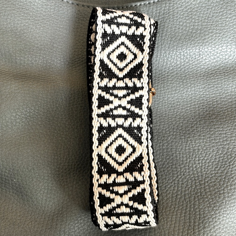 BLACK & WHITE BAG STRAP